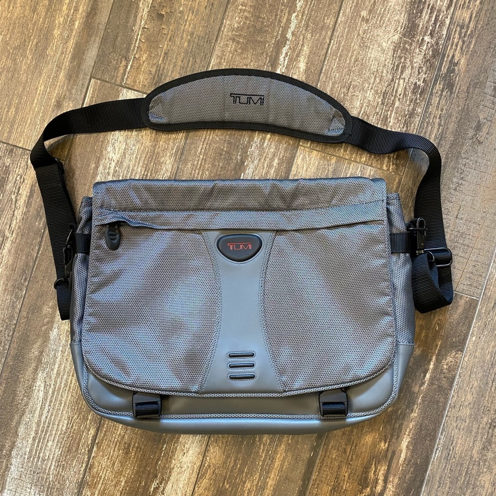 Tumi Messenger Crossbody Unisex Laptop Bag